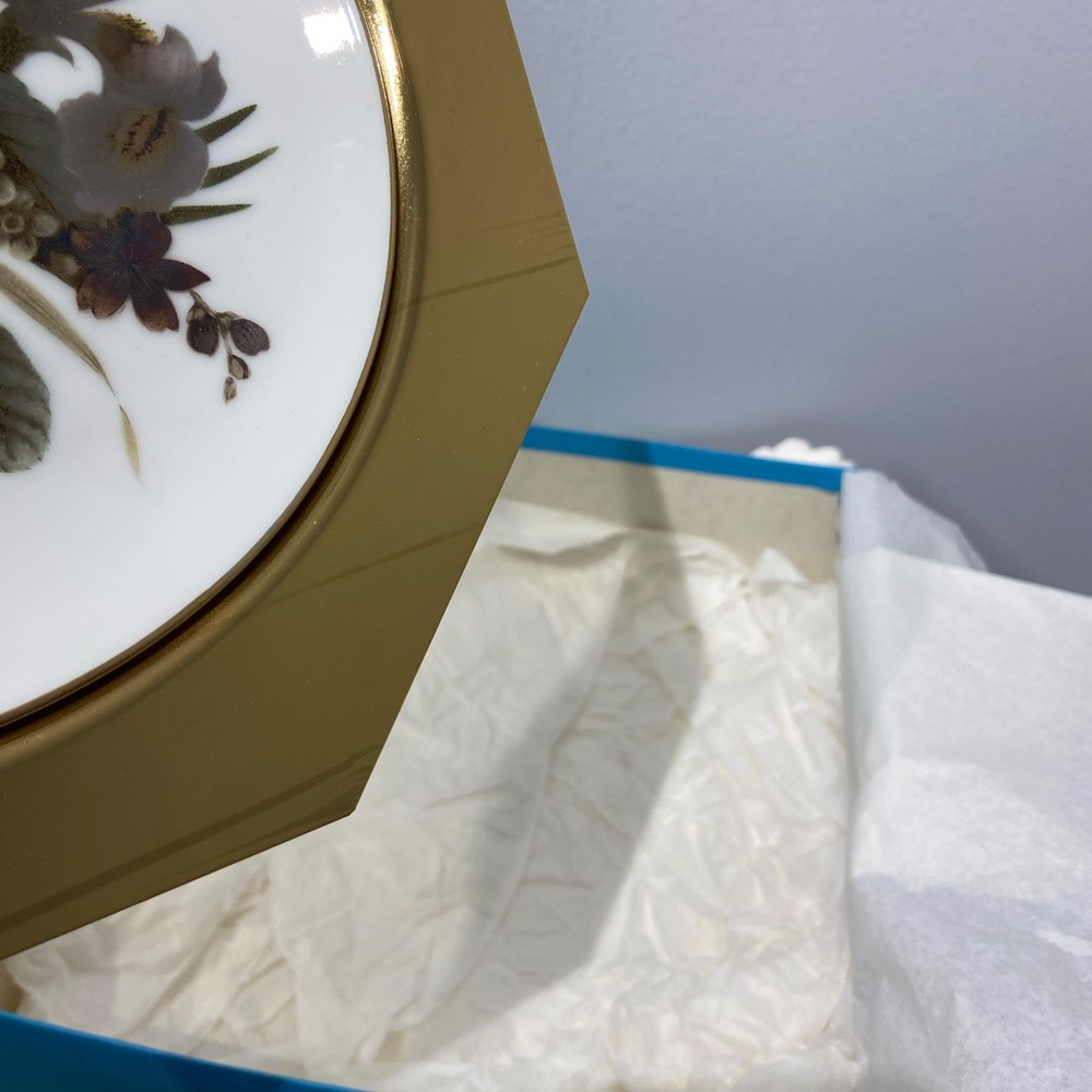 Pair of Brass Framed Porcelain Plates Purchased from Birks - Picture 12 of 12